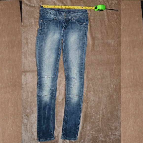 Lee Fits em All Lynn Rivet Blue Jeans - Ripped Distressed Knee - Waist 27x31.5 - Picture 1 of 12